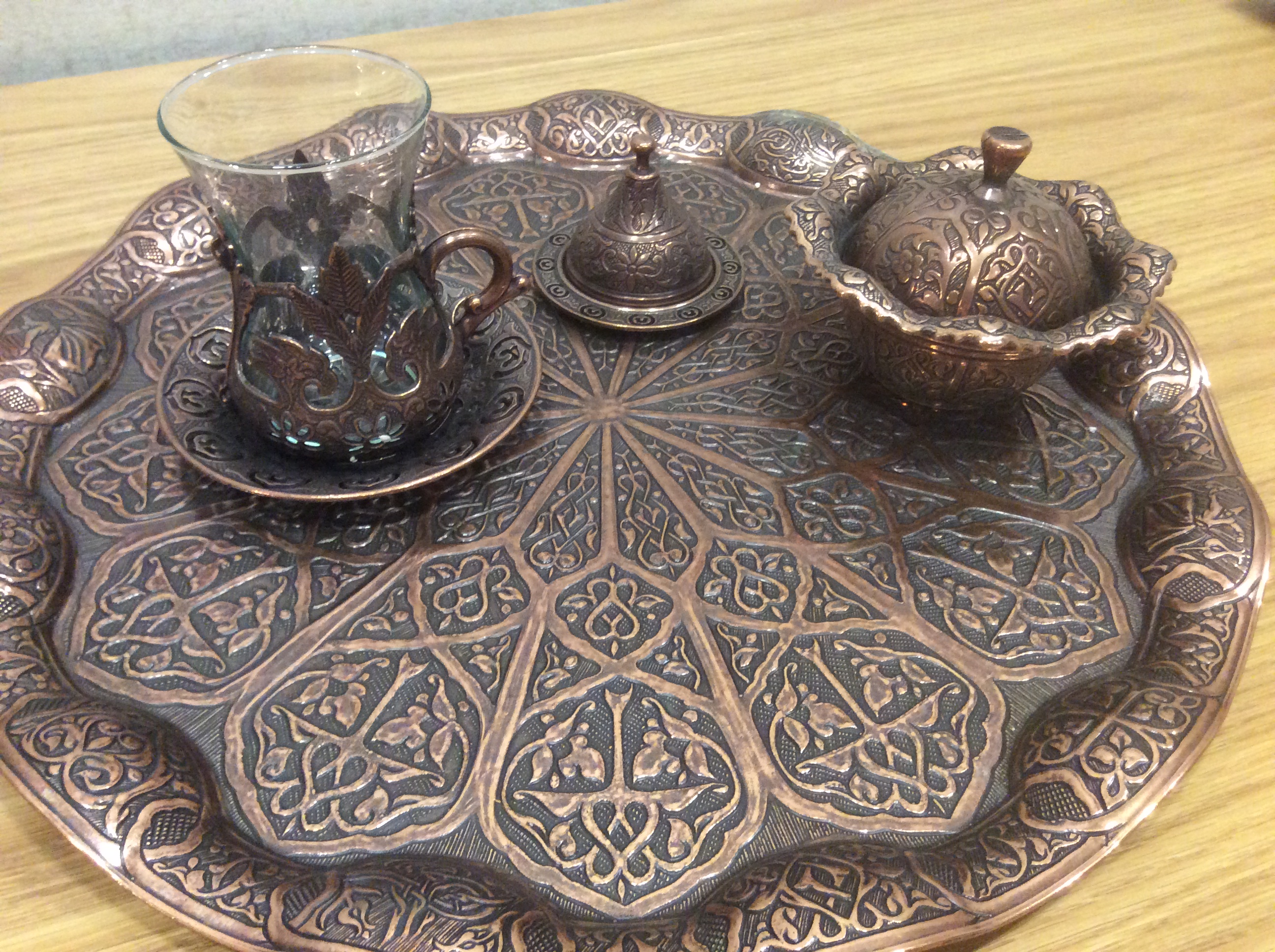 Казахская национальная посуда. Посуда армуды, узбекская, медная. Азербайджанская посуда. Азербайджанская Национальная посуда. Поднос в Восточном стиле.