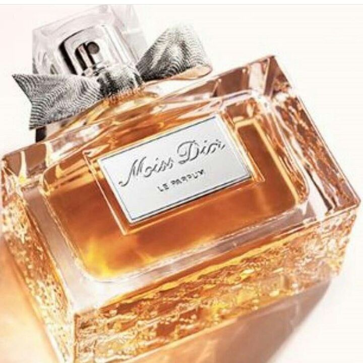 Диор яблоко купить. Christian Dior Miss Dior le Parfum 75ml. Мисс диор ля Парфюм. Miss Dior Esprit de Parfum. Christian Dior Parfum 2023.